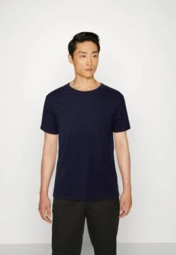Pier One 7 Pack - T-Shirt Basic - Black/Dark Blue/Dark Green 16 Pier One 7 Pack - T-Shirt Basic - Black/Dark Blue/Dark Green -Pier One Algemene Winkel Voor Herenmode 00a032525a274e1a8a895d585312b1ff