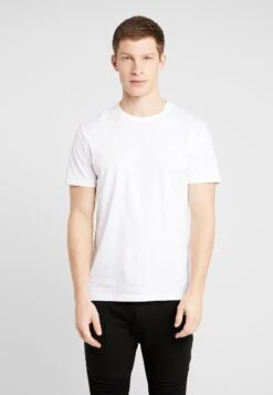 Pier One 5 Pack - T-Shirt Basic - White 7 Pier One 5 Pack - T-Shirt Basic - White -Pier One Algemene Winkel Voor Herenmode 09629680fd4c490bb0c8df506a9891fc