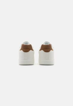 Pier One Sneakers Laag - White -Pier One Algemene Winkel Voor Herenmode 0d68a4c32b96494b83f0888dc073cae5