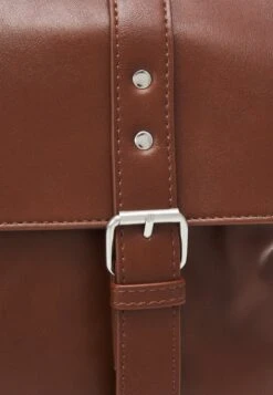 Pier One Schoudertas - Brown 8 Pier One Schoudertas - Brown -Pier One Algemene Winkel Voor Herenmode 13681cf0e15d4e7a880bcd49346bf5a1