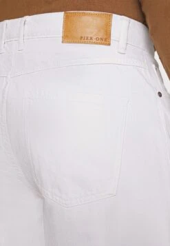 Pier One Relaxed Fit Jeans - White Denim -Pier One Algemene Winkel Voor Herenmode 1de79453a8d84faf94f9bab694892756