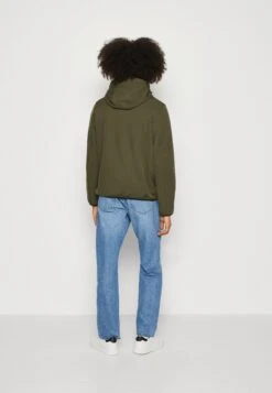 Pier One Regenjas - Olive -Pier One Algemene Winkel Voor Herenmode 201a940e9ad84ffa9c0c24c0039d760e