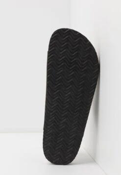 Pier One Unisex - Pantoffels - Brown -Pier One Algemene Winkel Voor Herenmode 23e143c048ee4fd8b5e22a3556ccfbfb