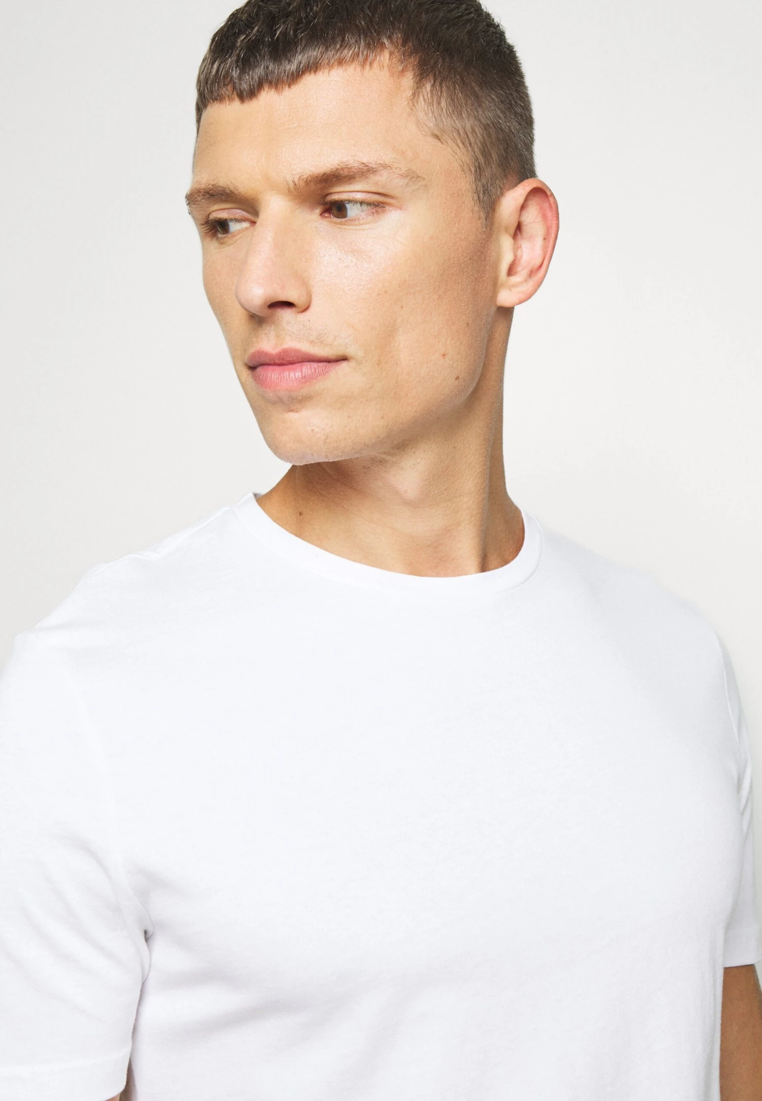 Pier One 7 Pack - T-Shirt Basic - White/Blue/Green 7 Pier One 7 Pack - T-Shirt Basic - White/Blue/Green - Image 7