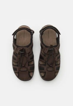 Pier One Leather - Outdoorsandalen - Brown 9 Pier One Leather - Outdoorsandalen - Brown -Pier One Algemene Winkel Voor Herenmode 2f7ff40eeede463ba421d45819843353