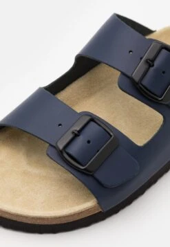 Pier One Unisex - Pantoffels - Dark Blue 11 Pier One Unisex - Pantoffels - Dark Blue -Pier One Algemene Winkel Voor Herenmode 3d8a5cdb5e514771841f04cbfc9f95cd