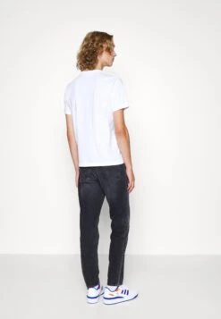 Pier One Slim Fit Jeans - Black -Pier One Algemene Winkel Voor Herenmode 43f3a9e9a4f94c9f9abb066d5f398c1d