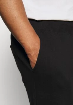 Pier One Trainingsbroek - Black -Pier One Algemene Winkel Voor Herenmode 48575df4872548bba79fbbedbf1abb19