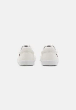 Pier One Unisex - Sneakers Laag - White 8 Pier One Unisex - Sneakers Laag - White -Pier One Algemene Winkel Voor Herenmode 4875ff60289d451696f32d2c44634d4c