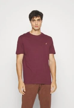 Pier One 3 Pack - T-Shirt Basic - Off-White/Bordeaux/Mint 13 Pier One 3 Pack - T-Shirt Basic - Off-White/Bordeaux/Mint -Pier One Algemene Winkel Voor Herenmode 4a428a4702574f3c95ec3b60f61c8bb7