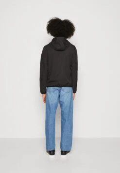 Pier One Regenjas - Black -Pier One Algemene Winkel Voor Herenmode 4e357a4c9dc64463935acb495187a2e8