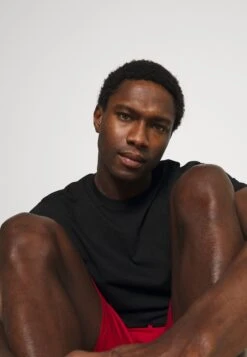 Pier One 3 Pack - Pyjamabroek - Black/Mottled Dark Grey/Red -Pier One Algemene Winkel Voor Herenmode 4f57fa2361ff43dba0b55c4847802e72