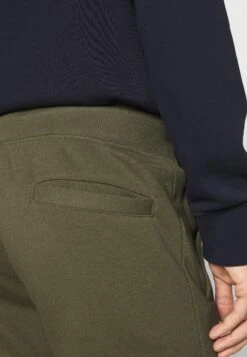 Pier One 2 Pack - Shorts - Black/Olive -Pier One Algemene Winkel Voor Herenmode 5745bbadef474bd7a879a20b1b19f411