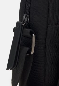 Pier One Unisex - Schoudertas - Black -Pier One Algemene Winkel Voor Herenmode 6015a635267a4538aeda73eaf2b65393