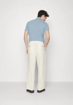 Pier One Drawcord Trousers Linen Blend - Broek - Off-White -Pier One Algemene Winkel Voor Herenmode 65c988989ad143de851aee47dda41e80