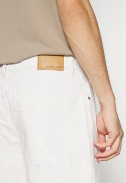 Pier One Carpenter Colored Twill- Straight Leg Jeans - Off-White -Pier One Algemene Winkel Voor Herenmode 6ab9ac206d634ef2960024847cf7be03