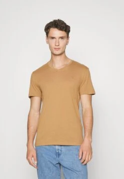 Pier One V Neck Bird Tonal 3 Pack - T-Shirt Basic - Light Brown/White/Dark Blue 14 Pier One V Neck Bird Tonal 3 Pack - T-Shirt Basic - Light Brown/White/Dark Blue -Pier One Algemene Winkel Voor Herenmode 6cb58bfc668145ef8b56c752a3c3901c