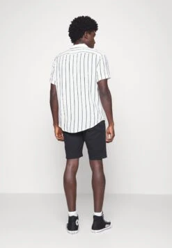 Pier One 2 Pack - Shorts - Black/Olive 15 Pier One 2 Pack - Shorts - Black/Olive -Pier One Algemene Winkel Voor Herenmode 73395e7496094f16ab01d685c224eec1