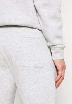 Pier One 2 Pack - Trainingsbroek - Mottled Light Grey/Mottled Dark Blue 15 Pier One 2 Pack - Trainingsbroek - Mottled Light Grey/Mottled Dark Blue -Pier One Algemene Winkel Voor Herenmode 737d28e17a324ecc9e683cebbda75492