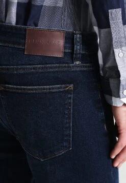 Pier One Basic - Straight Leg Jeans - Dark Blue Denim 10 Pier One Basic - Straight Leg Jeans - Dark Blue Denim -Pier One Algemene Winkel Voor Herenmode 7aa5df5983c44365808e18ddcad2589e
