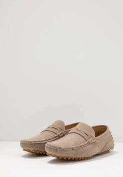 Pier One Unisex - Mocassins - Taupe 8 Pier One Unisex - Mocassins - Taupe -Pier One Algemene Winkel Voor Herenmode 8db2ebcd0d58417e91782ba204cb2b61