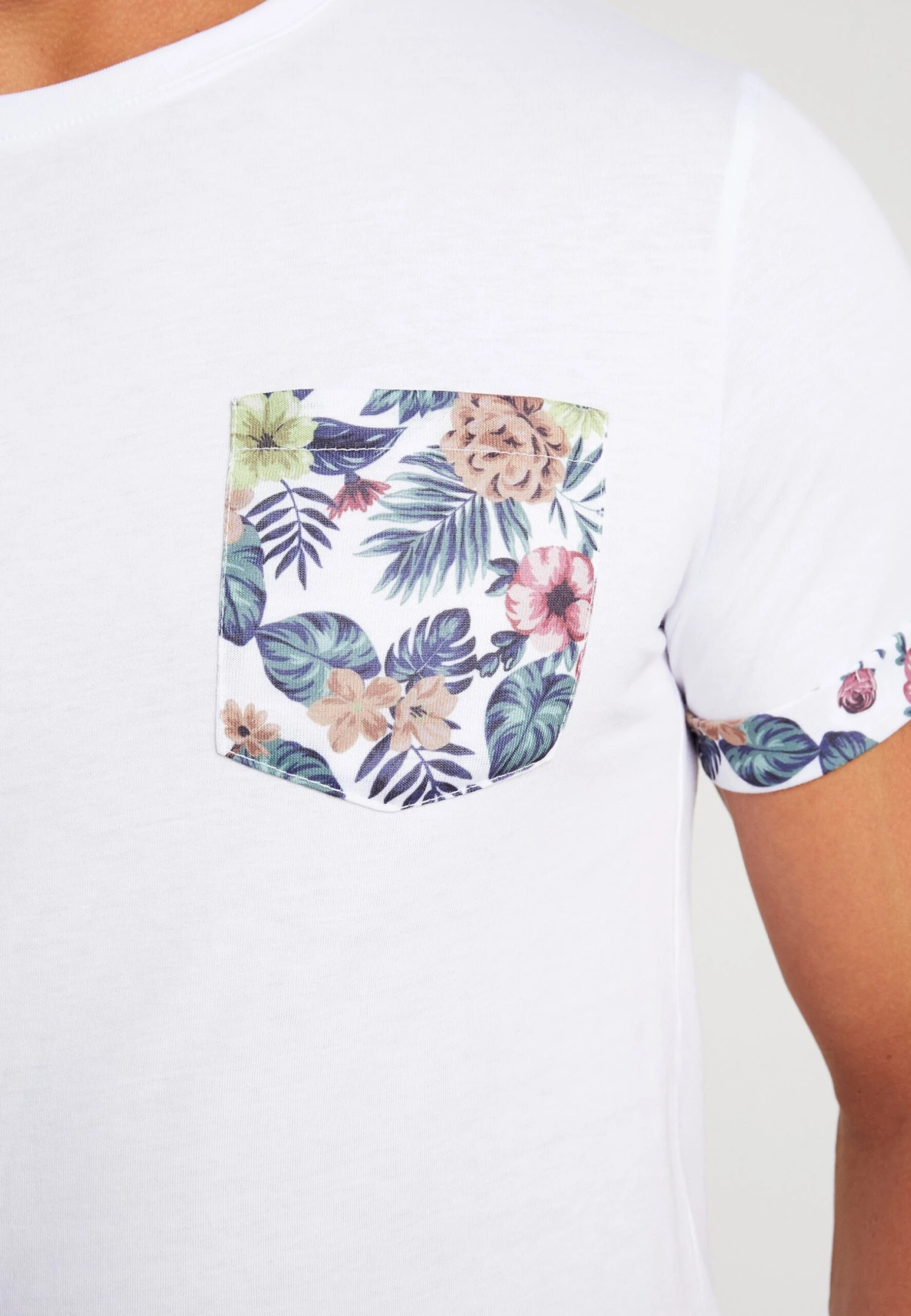 Pier One T-Shirt Print - White 6 Pier One T-Shirt Print - White - Image 6