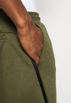 Pier One Trainingsbroek - Olive -Pier One Algemene Winkel Voor Herenmode 92124823220646329f52c61a38cf8de5