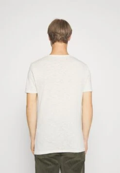 Pier One T-Shirt Basic - Off-White -Pier One Algemene Winkel Voor Herenmode 93fe281cdfcb4863857b57bc7b30c1fd