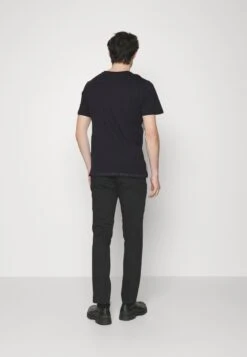 Pier One T-Shirt Print -Black 7 Pier One T-Shirt Print -Black -Pier One Algemene Winkel Voor Herenmode a279231ff169482c85317e675105ef98