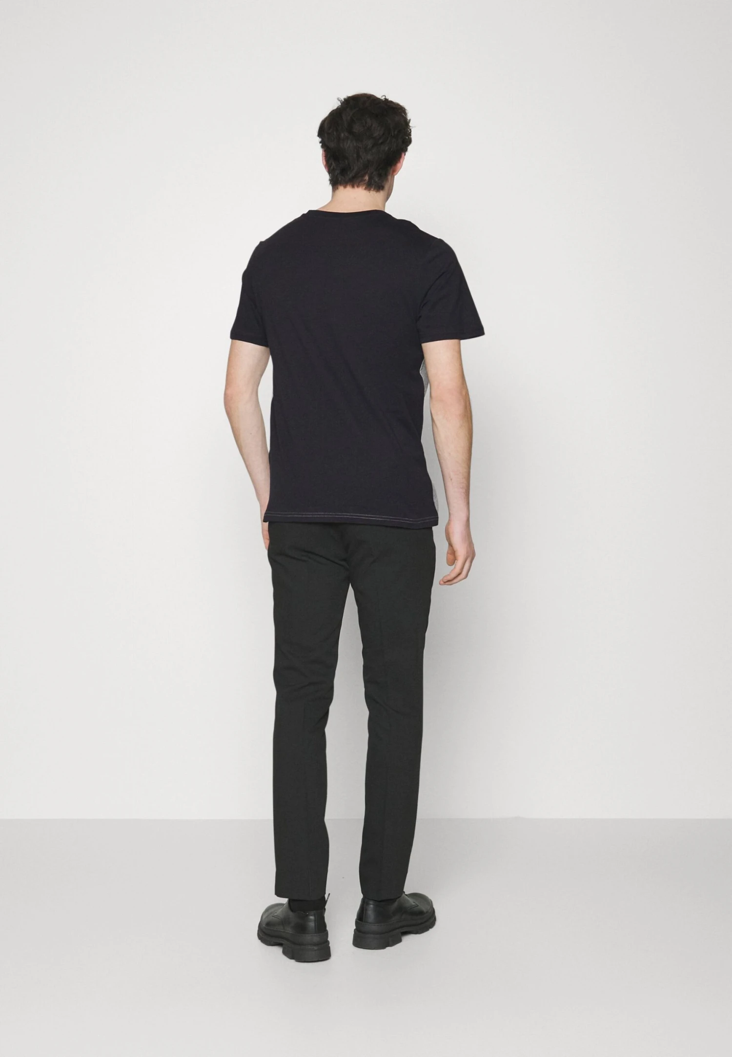 Pier One T-Shirt Print -Black 3 Pier One T-Shirt Print -Black - Image 3