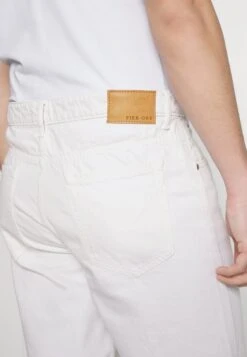 Pier One Colored Twill White Denim - Jeansshort - White Denim -Pier One Algemene Winkel Voor Herenmode a636a2d6a4a8465daf4783bb72a28209