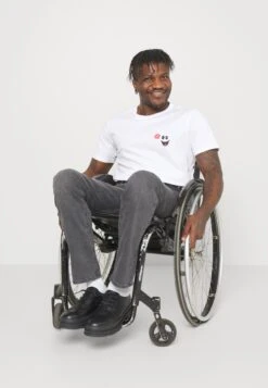 Pier One Straight Leg Jeans - Grey Denim -Pier One Algemene Winkel Voor Herenmode aa391ddaeb5b4eb88a37b8d011fe8892