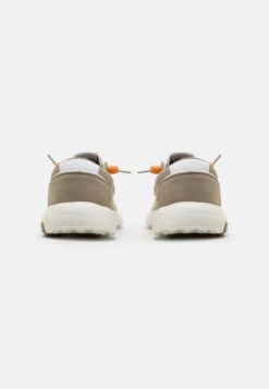 Pier One Sneakers Laag - Beige -Pier One Algemene Winkel Voor Herenmode ad862475ed104d2c8b4c14920f66ce8f