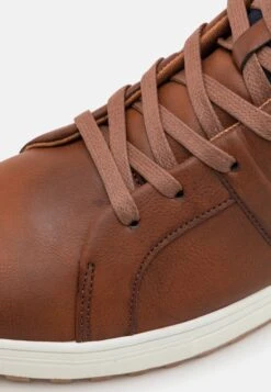 Pier One Sneakers Hoog - Cognac 11 Pier One Sneakers Hoog - Cognac -Pier One Algemene Winkel Voor Herenmode b72c2c26a41d4606a44be9f2efeae0dc