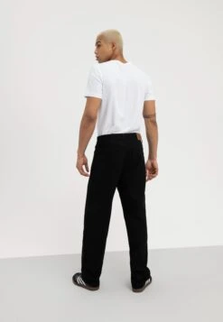 Pier One Relaxed Fit Jeans - Black Denim -Pier One Algemene Winkel Voor Herenmode bf404b2702f147db8268635cd2118982