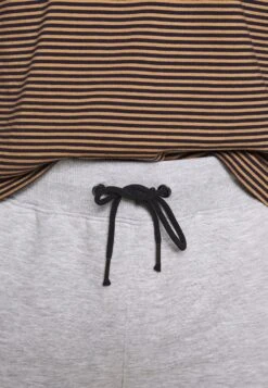 Pier One 2 Pack - Shorts -Light Grey /Black 8 Pier One 2 Pack - Shorts -Light Grey /Black -Pier One Algemene Winkel Voor Herenmode c4d577d8c6314b53bc4b281d9e735af0