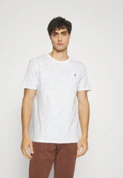 Pier One 3 Pack - T-Shirt Basic - Off-White/Bordeaux/Mint 10 Pier One 3 Pack - T-Shirt Basic - Off-White/Bordeaux/Mint -Pier One Algemene Winkel Voor Herenmode ceb46b2079a4454191e87711073873bb