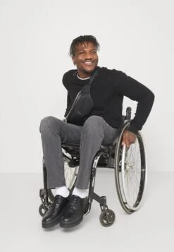 Pier One Straight Leg Jeans - Grey Denim -Pier One Algemene Winkel Voor Herenmode d68e27744b6d4606b039de4932177e16