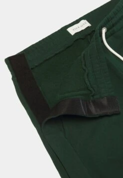 Pier One Trainingsbroek - Dark Green 15 Pier One Trainingsbroek - Dark Green -Pier One Algemene Winkel Voor Herenmode dcb6930133b24abab63c16ecd364a657