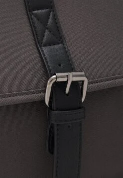 Pier One Schoudertas - Grey -Pier One Algemene Winkel Voor Herenmode e9121233f5ce4ad7aeae6b296962bc75