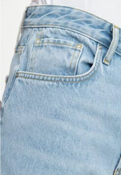 Pier One Relaxed Fit Jeans - Light Blue Denim -Pier One Algemene Winkel Voor Herenmode ee520cf09c674455bf8bbd0f4ce3fc62