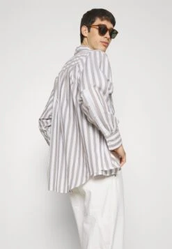 Pier One Carpenter Colored Twill- Straight Leg Jeans - Off-White -Pier One Algemene Winkel Voor Herenmode f0d77a0b472943a38700461ba111bcb9