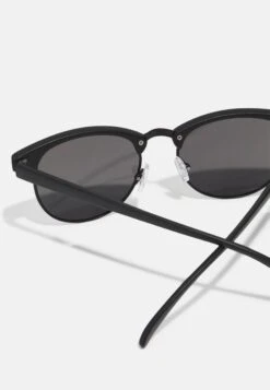 Pier One Unisex - Zonnebril -Black -Pier One Algemene Winkel Voor Herenmode f41786acb4f54644b6e1caf49d70a762