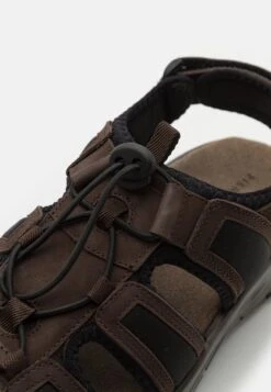 Pier One Leather - Outdoorsandalen - Brown 11 Pier One Leather - Outdoorsandalen - Brown -Pier One Algemene Winkel Voor Herenmode fe4ac8c516524342a23bf7dfc5e9f947